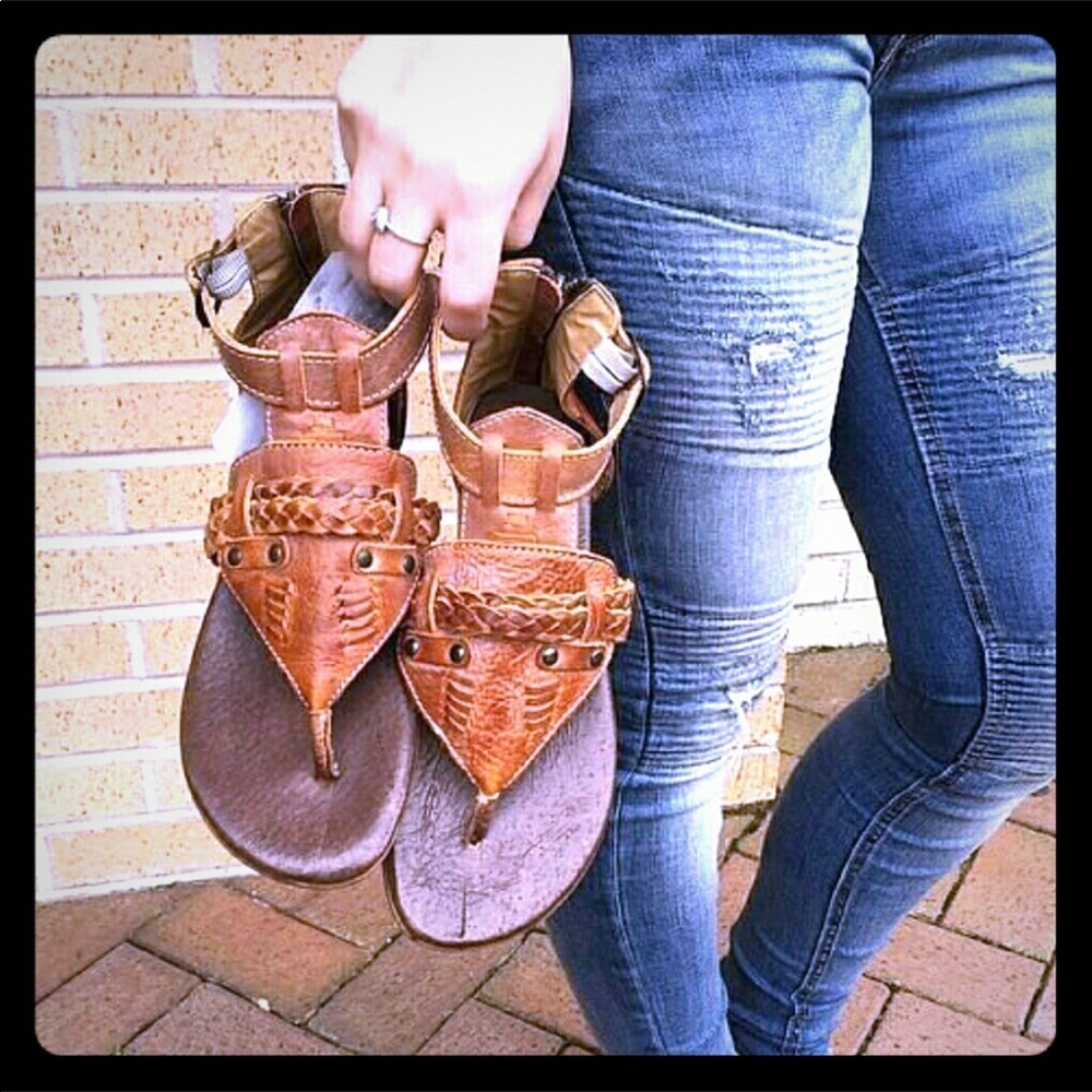 Not for sale but ISO in size 9.5 or 10. 😃